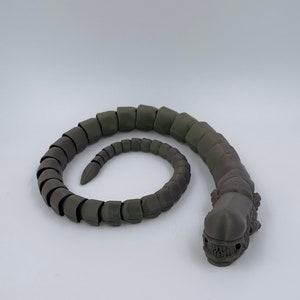 Articulated,chestburster, alien, aliens, facehugger, queen alien, chest burster, xenomorph flexible toy