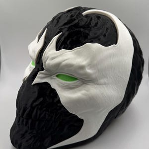 Spawn Inspired Cosplay Helmet – Modular Design with Glow-in-the-Dark Eyes