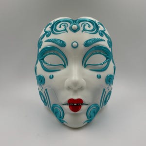 Geisha Mask with Movable Jaw Articulated Samurai Oni Style Cosplay Mask Japanese Demon Face Mask for Halloween, Costume or Display