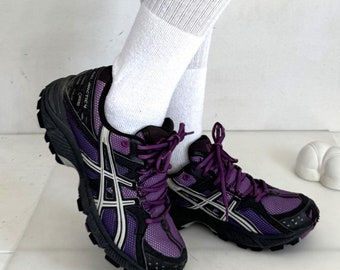Y2K Vintage iconic goretex hiking trainers in purple & black