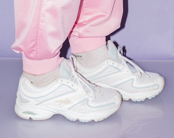 90's Vintage sneakers in white and baby blue