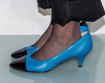 90's Vintage classy retro black toecap pumps in azure blue