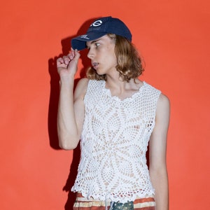 Vintage Y2K lovely flower crochet tank top in pure white