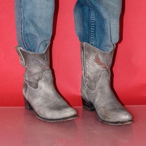 Vintage Y2K bird embroidery western ankle boots in soft gray