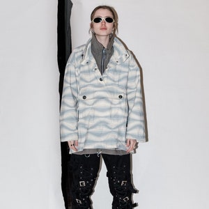 90&#39;s Vintage warm wavy print windbreaker jacket in icy tones