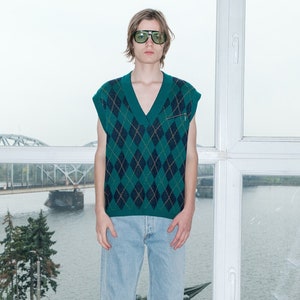 90's Vintage argyle pattern retro gilet in green & navy