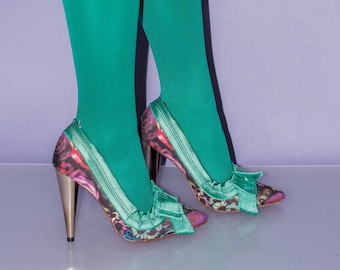 Vintage Y2K limited edition pumps with green bows