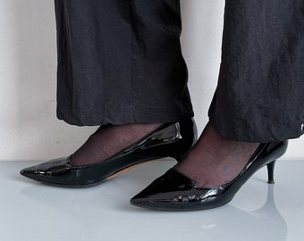 Vintage Y2K classy patent leather pumps in shiny black