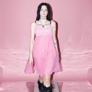 Y2K Vintage seidig fließendes Midikleid in Barbie Pink