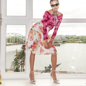 Vintage Y2K floral pattern cute midi skirt in white & pink