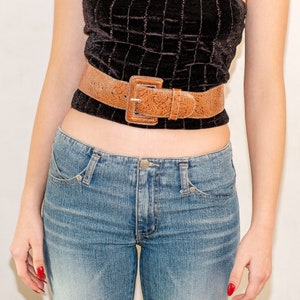 Y2K Vintage retro chic floral pattern belt in caramel brown