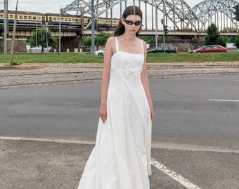 90er Jahre Vintage Empire Linie minimal geschnürtes Hochzeitskleid