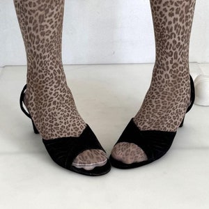 90&#39;s Vintage suede luxury sandal pumps in midnight black