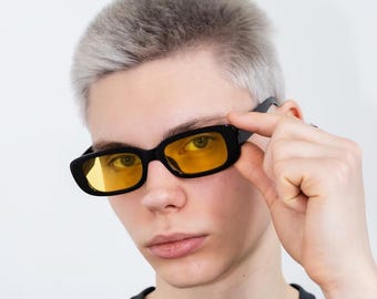 Y2K minimalistic rounded sunglasses in black & yellow