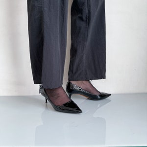 Vintage Y2K classy patent leather pumps in shiny black image 5