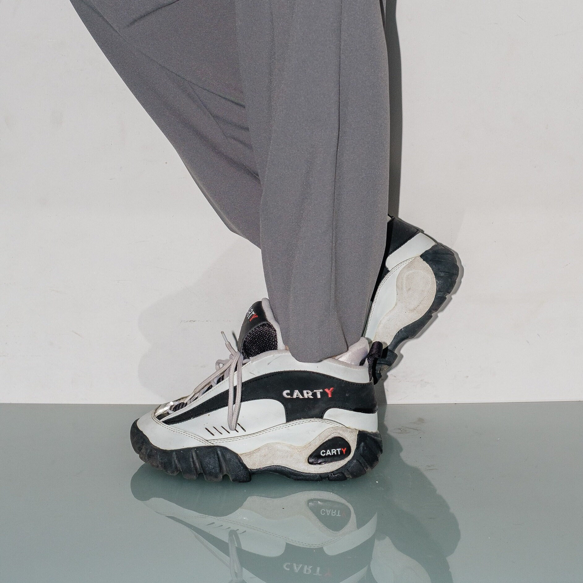 Zapatillas vintage de alta gama en blanco y negro - Etsy España