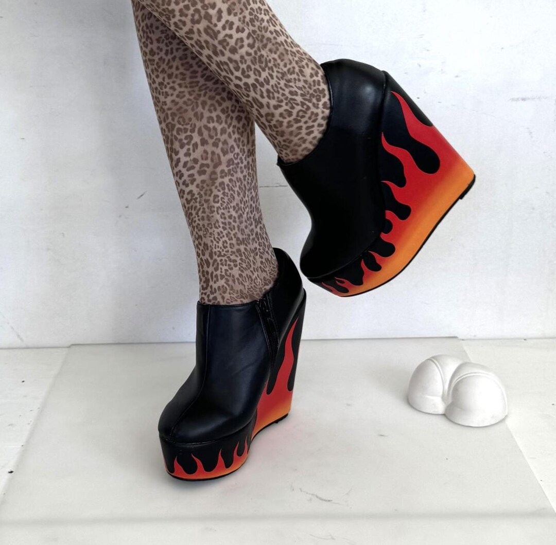 Red Flames Black Platform Retro Style Ankle Boots