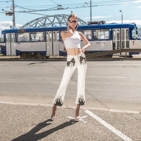 Vintage Y2K black fire print white capri flare tro
