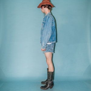 90's Vintage classic unisex light wash denim jacket image 2