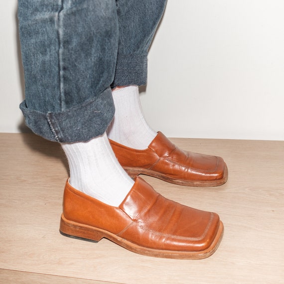 Vintage leather manly shoes in brown