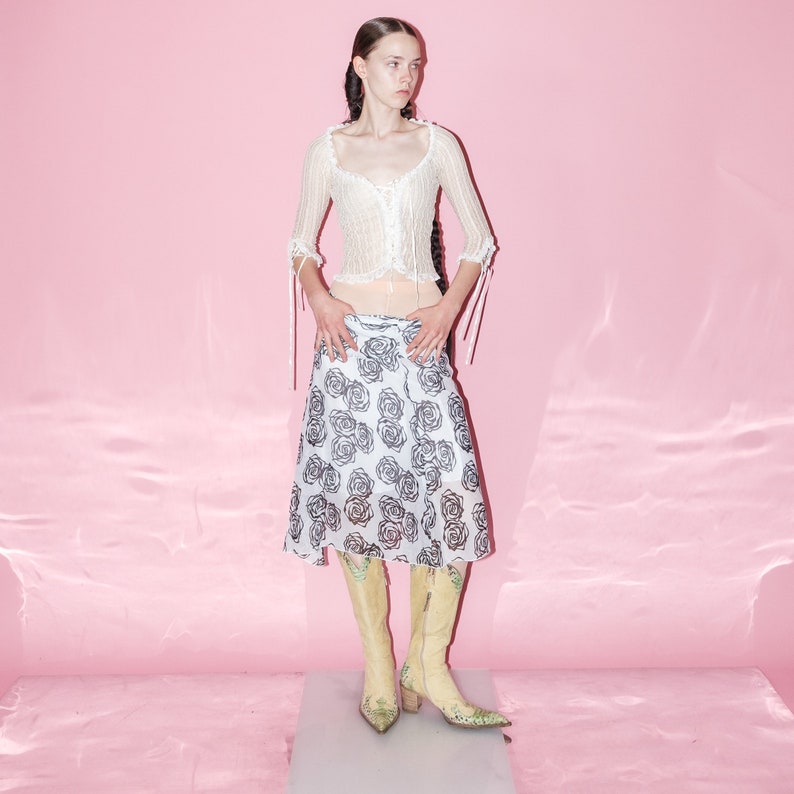 Vintage Y2K chic flowy rose print skirt in white & black image 6