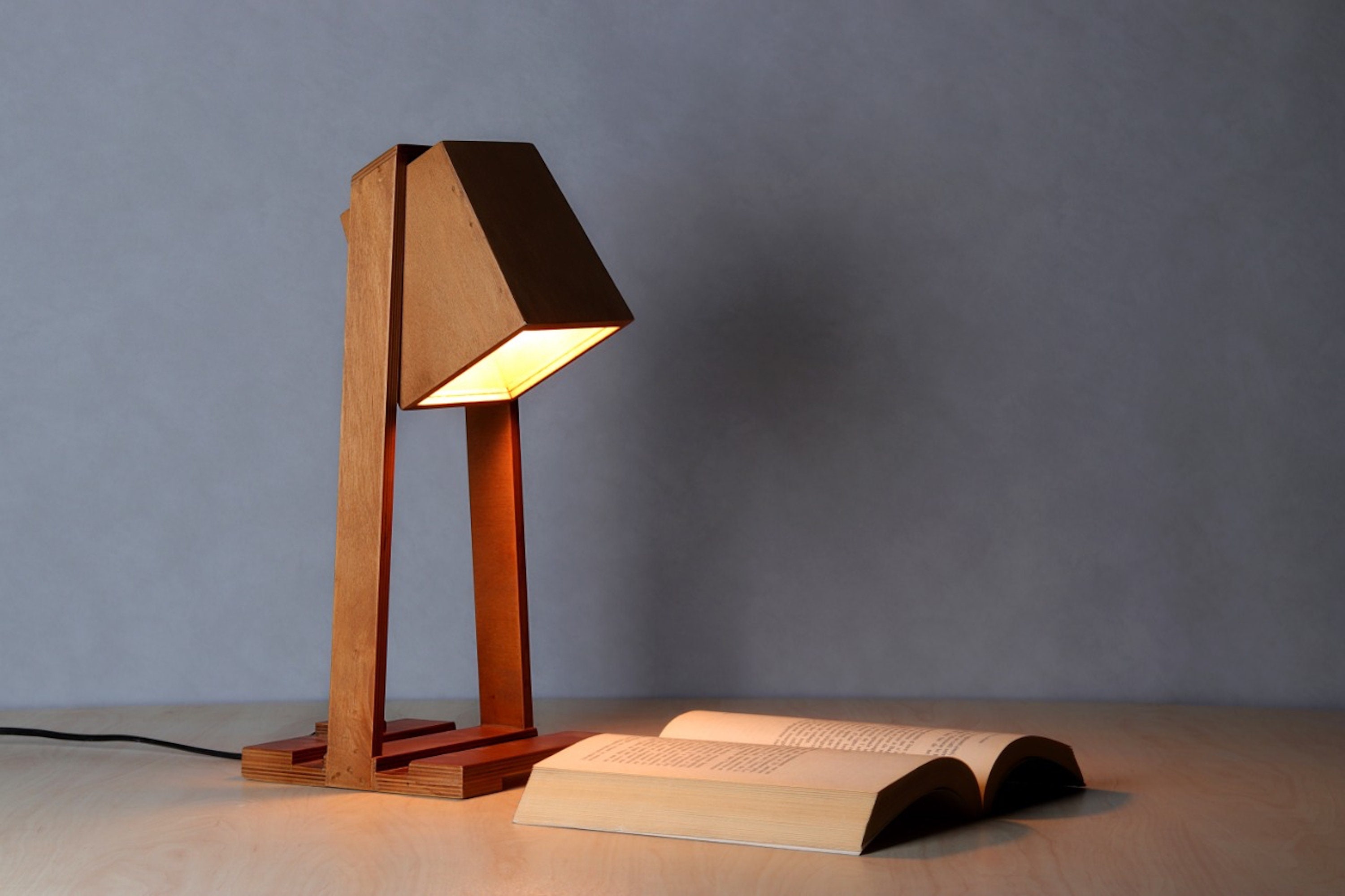 Lampe de Table en Bois Forme Bac à Sable