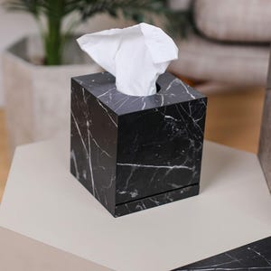 Marmor quadratische Taschentücherbox | Eleganter Würfel Taschentuchhalter | Box für Taschentücher | Luxus Badezimmer Accessoire | Einzigartiges Geschenk für Mama oder Mama