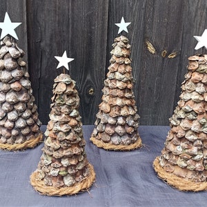 Christmas tree made of pine cones and wooden star No. 362