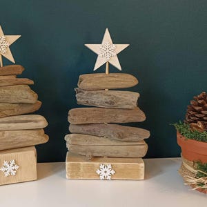 Christmas tree made of beautiful driftwood with star, adjustable up to 30 cm