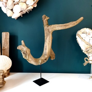 Sculpture made from a beautiful piece of driftwood root, 39 cm on a metal base.