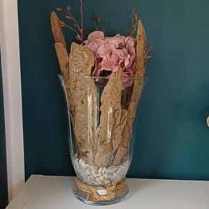 Large vase/glass hurricane light with driftwood bark & artificial flowers – decorative unique piece 47cm