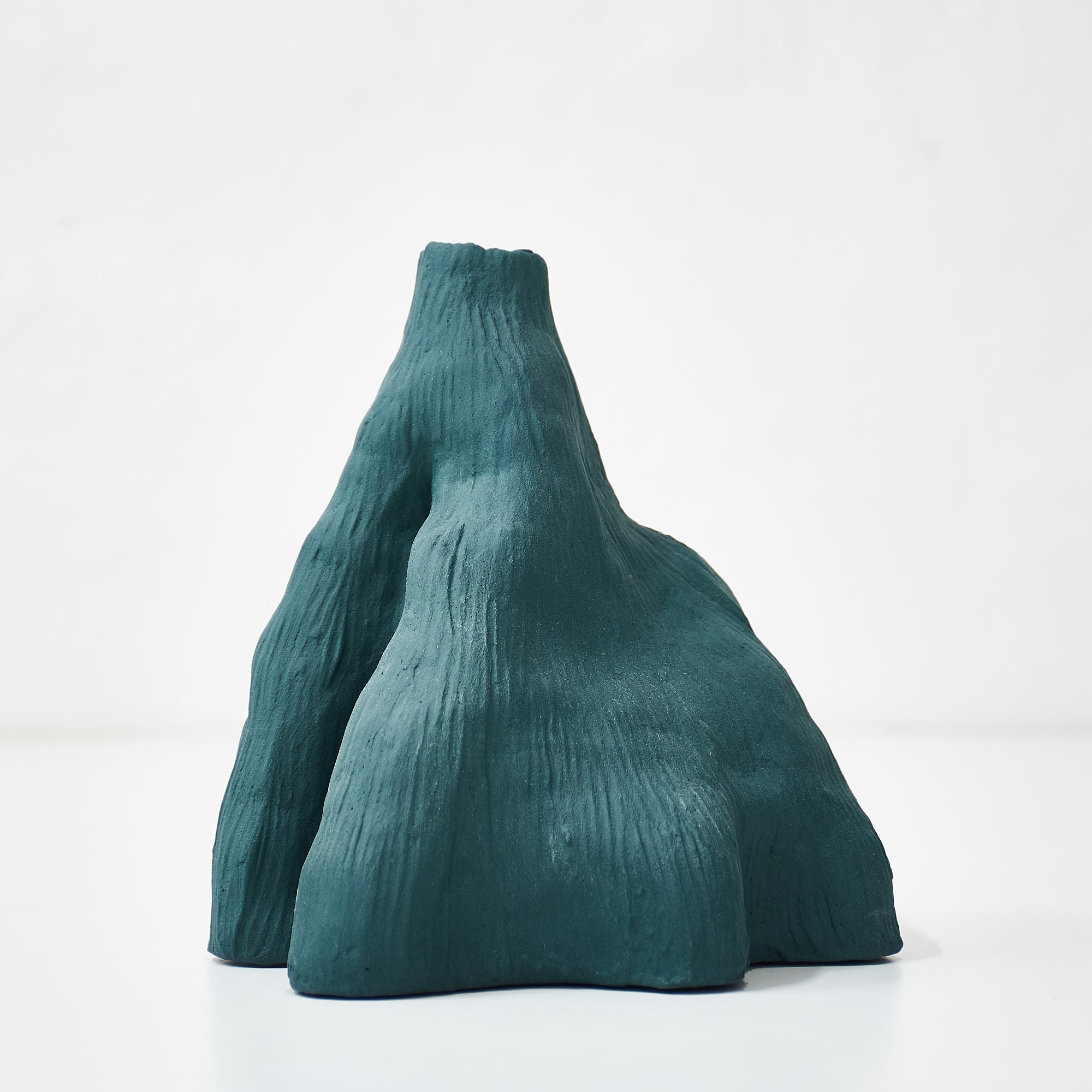 Vase Bleu Clair en Céramique Fait à La Main avec Texture Rugueuse