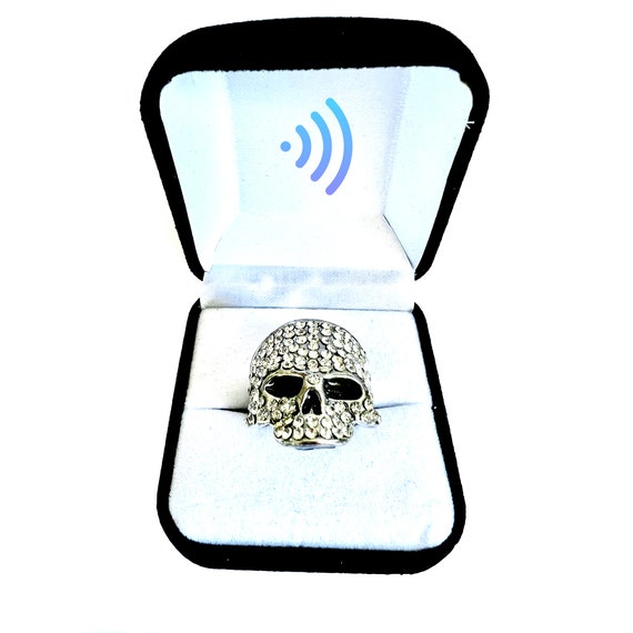 The Electronic Silver Skull Ring With Zirconium Rhinestones The Electronic Silver Skull Ring With Zirconium Rhinestones