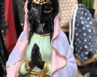 Ręcznie malowana figurka religijna Czarnej Dziewicy