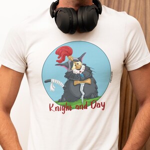 Knight and Day | Lustiges Katzen-T-Shirt | Unisex-T-Shirt für Katzenliebhaber | Weiches Baumwollshirt