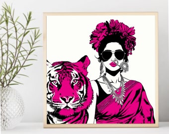 Può includere: Un'illustrazione rosa e nera di una donna con occhiali da sole e una corona di fiori, con un tigre rosa al suo fianco. La donna indossa un sari rosa e gioielli.