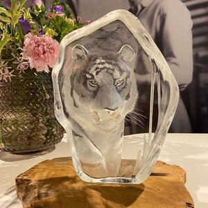 Tiger Art glass sculpture handmade by Mats Jonassen Sweden