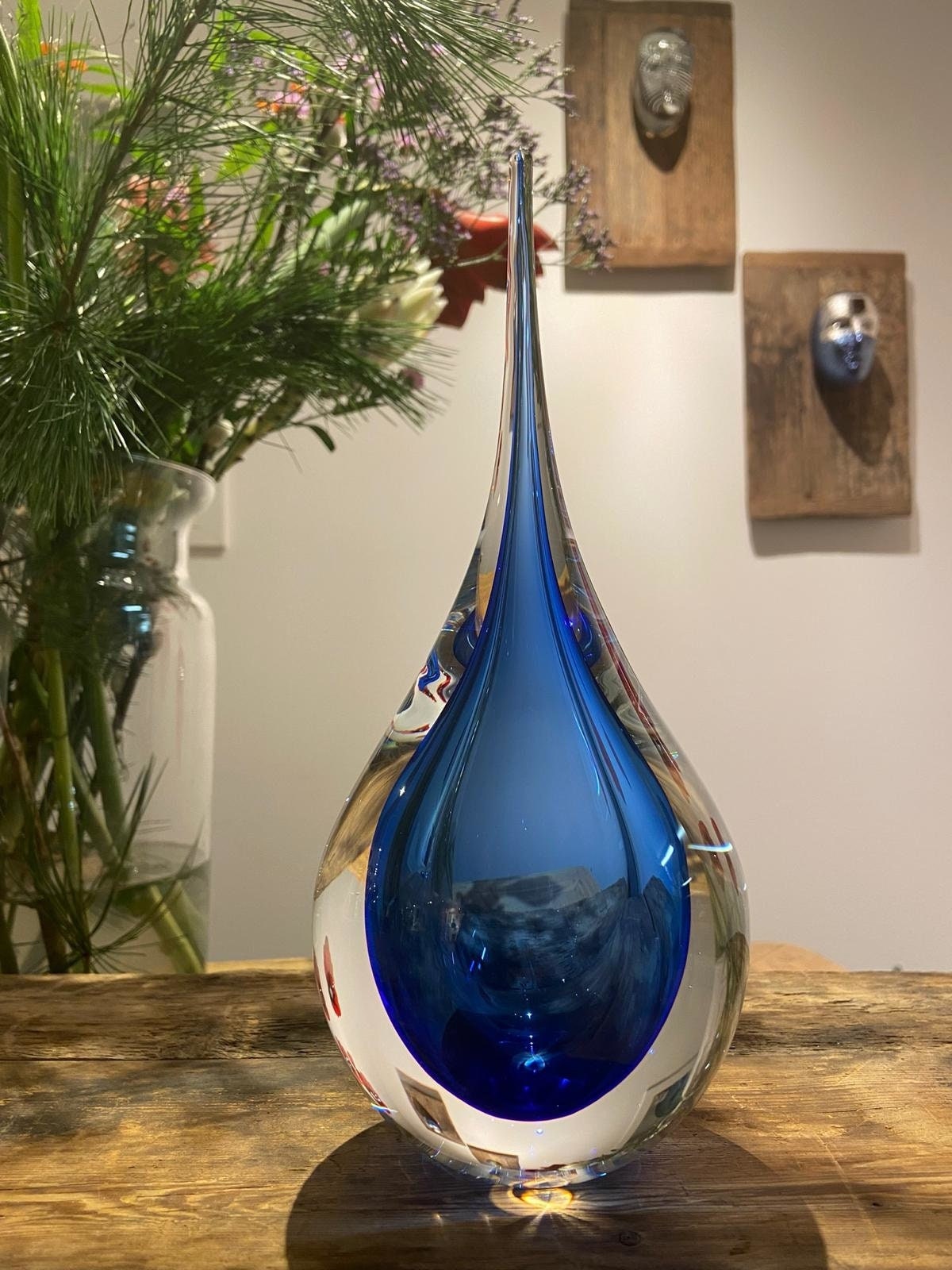 Elegante blaue transparante Glasur aus Wasserdruppel, handgemaakte Skulptur Dutch Design