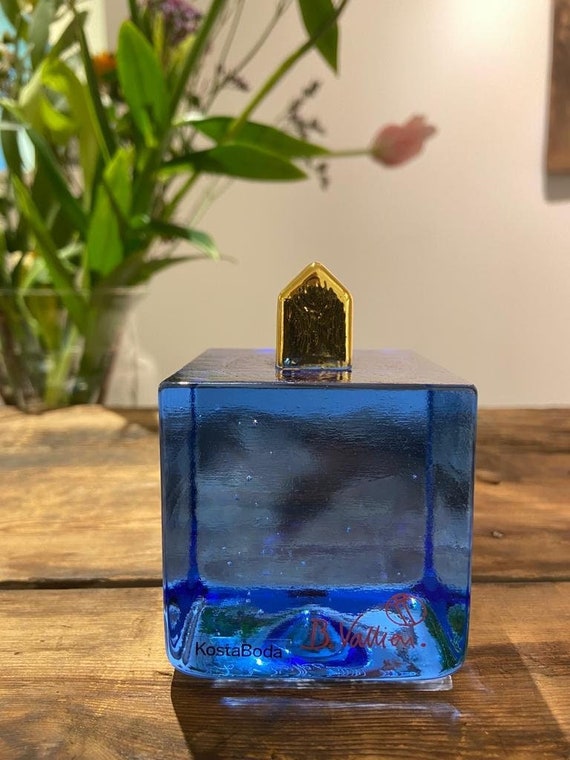 Kosta Boda Bertil Vallien Blue Cube With Golden Home, Artist 