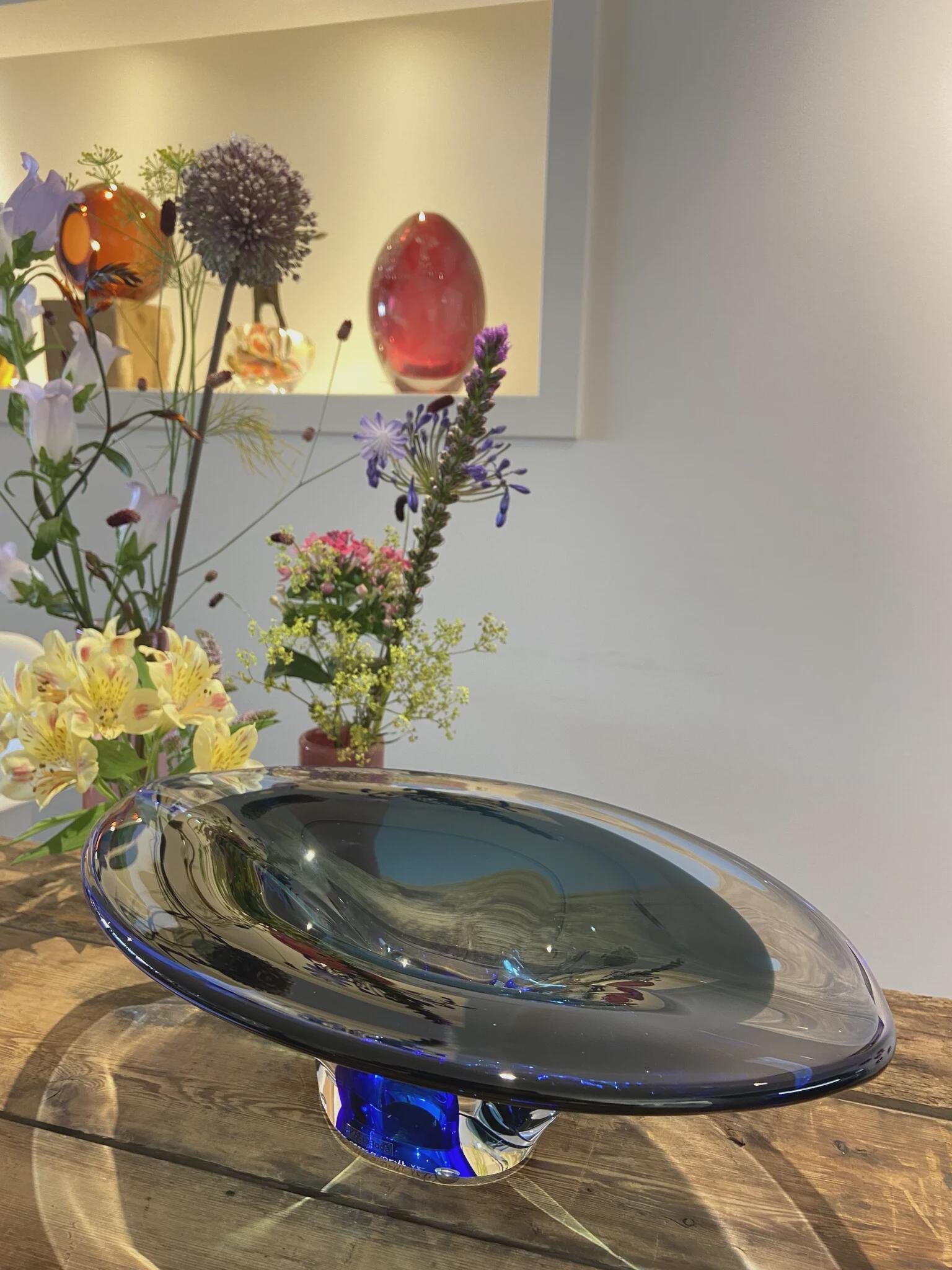 Kosta Boda Art Glass Dish Mirage : Goran Warff Signed Crystal