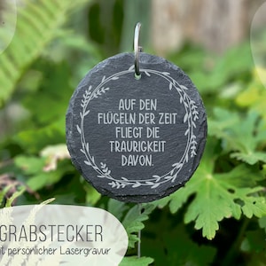 Grabstecker aus Schiefer mit Wunschtext Gravur: Kranz Auf den Flügeln . Grabschmuck . Grabdekoration . Schieferplatte . Trauergeschenk zdjęcie 1