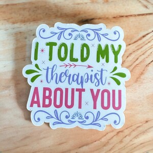 Le conté a mi terapeuta sobre tu pegatina, pegatinas sarcásticas, pegatinas divertidas, pegatinas de humor para adultos, sin drama, pegatinas para portátiles, regalo de terapia