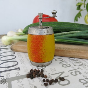 Vintage pepermolen / zout en peper / peperstrooier / vintage peper / zout- en peperset / oude pepermolen / pepermolen