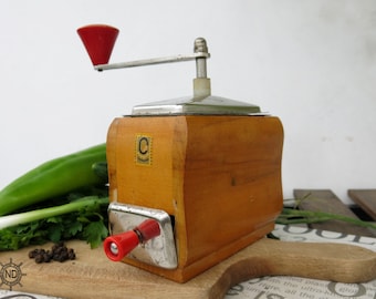 Vintage Wooden Pepper Grinder: Rustic Farmhouse Kitchen Mill