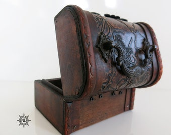 Vintage Handmade Wooden Jewelry Box: Treasure Chest Design