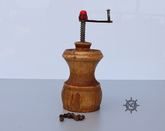 Vintage Wooden Pepper Mill: Rustic Farmhouse Kitchen Grinder