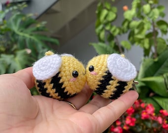 2 Pieces Matching Crochet Couples Keychains Kissing Bumble Bees
