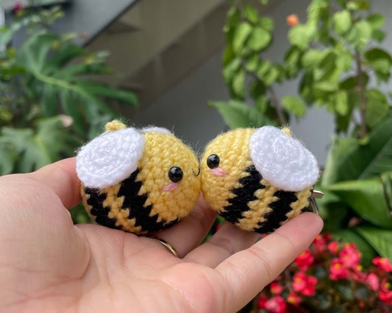 2 Pieces Matching Crochet Couples Keychains Kissing Bumble Bees