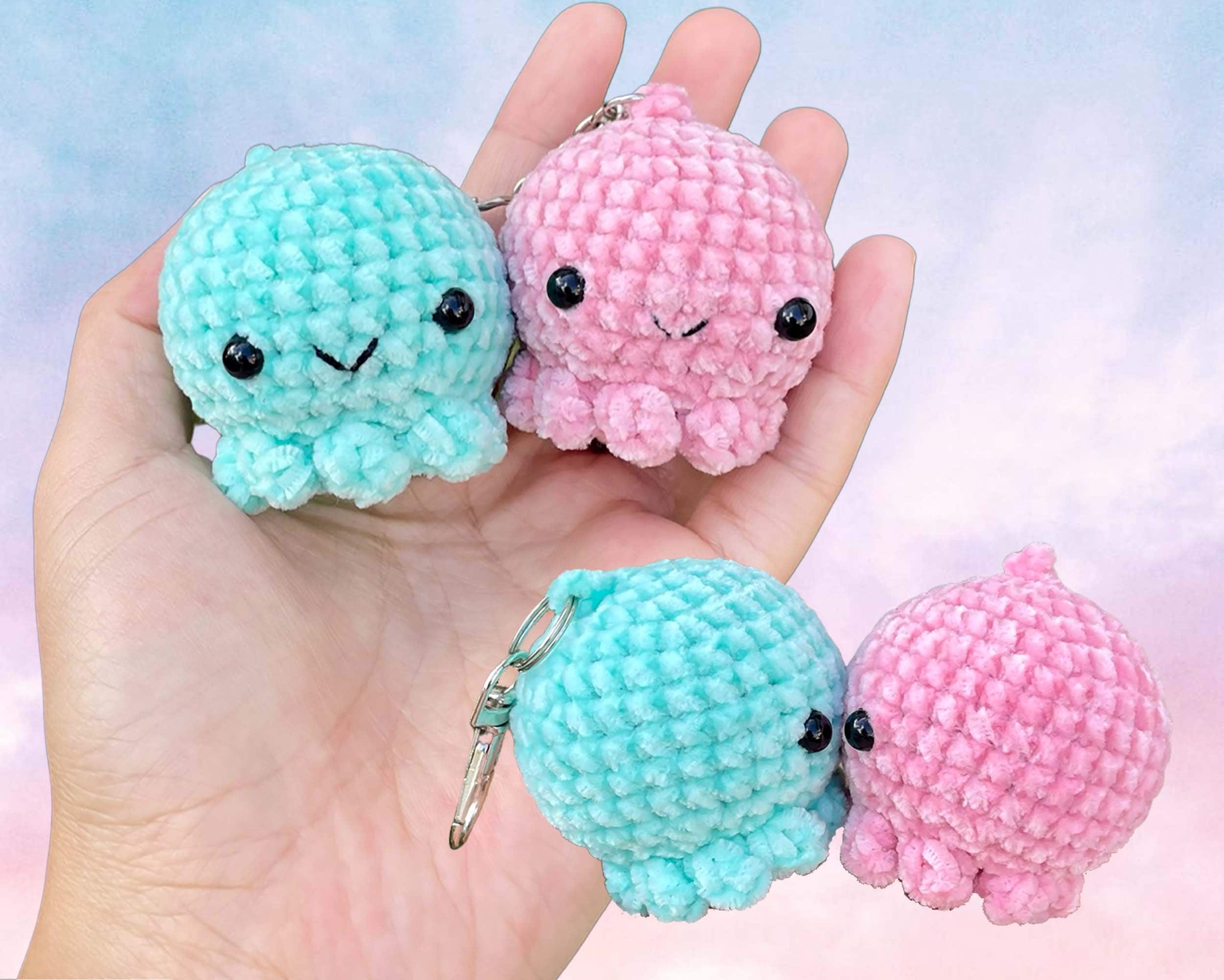 2 Pieces Matching Crochet Couples Keychains Kissing Velvet