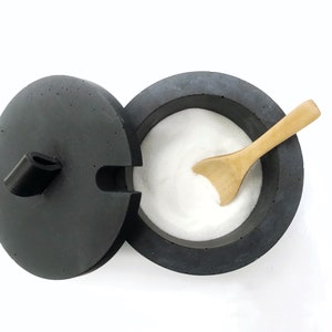 Concrete jar in &quot;DARK&quot;, salt pot, sugar bowl, sugar pot. Spoon with ***YOUR TEXT***